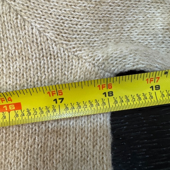 Classic Beige Women's Sweater S - Picture 3 of 7